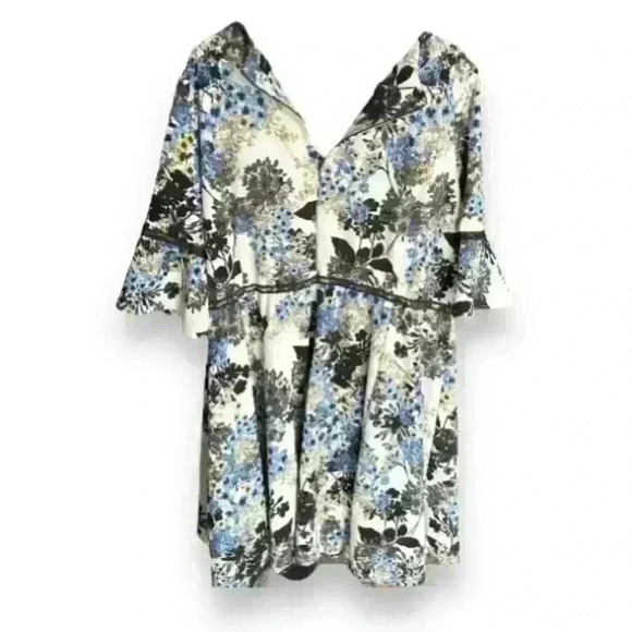 Lane Bryant Embroidered Floral Fit and Flare Bell Sleeve Dress Size 26 - Picture 4 of 6